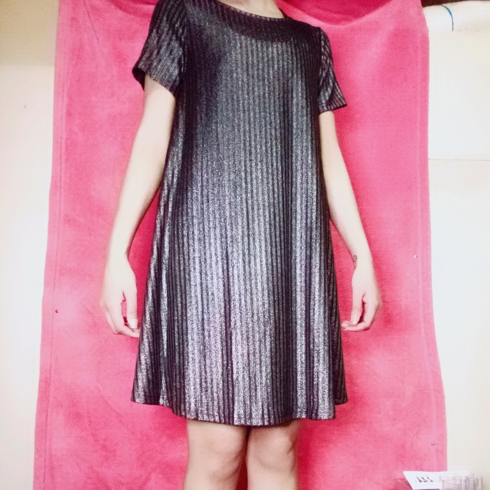 Dress - Picture 3 of 6